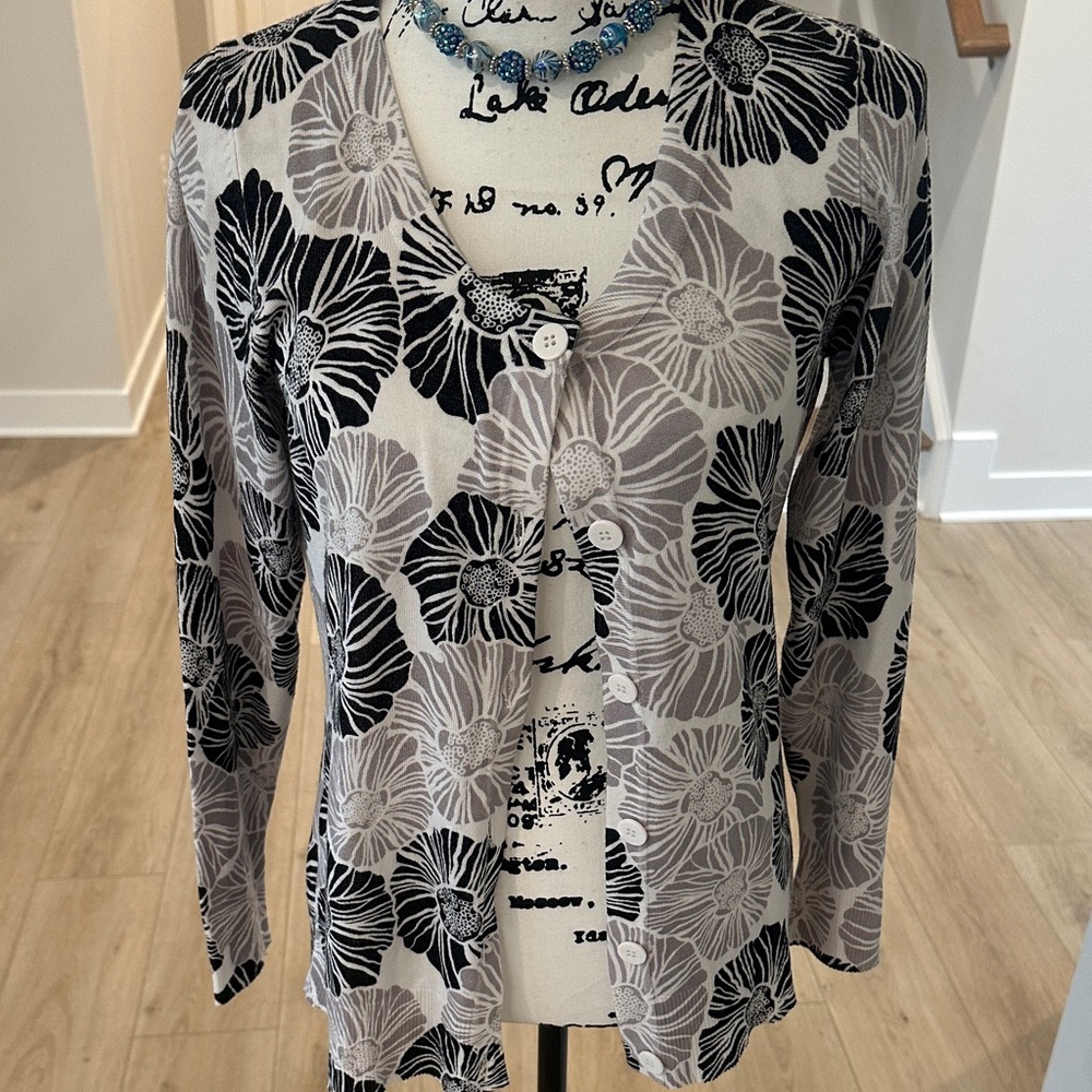 White Stag Black and Gray Floral Sweater SIZE SMALL